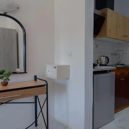 Apartment Irida And *