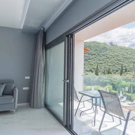 Irida And Appartement *